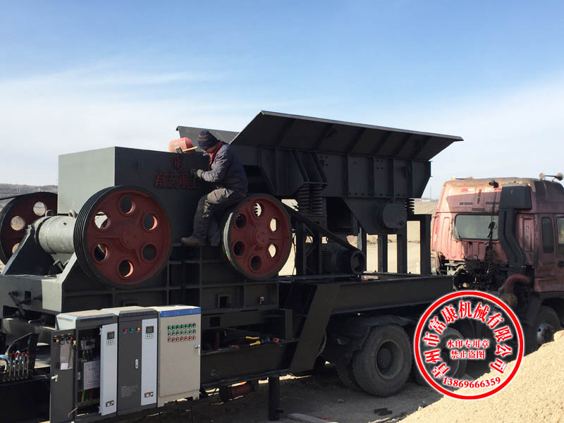 輪胎式風化巖制砂破碎站 輪胎式風化巖制砂破碎站